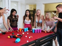 Gros cul, Attrapée, En levrette, 2 femmes 1 homme, Léchez, Étudiant, Plan cul à trois, Voyeur