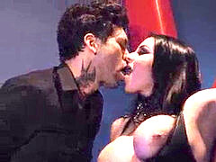 Sucer une bite, Chaussures, Tatouage