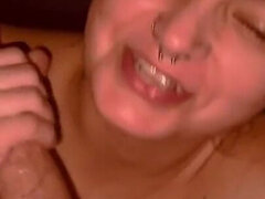 Sucer une bite, Brunette brune, Couple, Fait maison, Mère que j'aimerais baiser, Pov, Tatouage