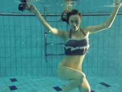 18 anos, Peitos grandes, Morena, Melharucos naturais, Público, Russoa, Tetas, Subaquático