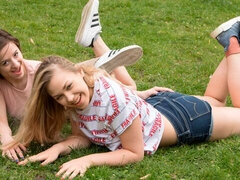 Amateur, Brunette brune, Lesbienne, Léchez, Lingerie, Élève, Rasée, Nénés