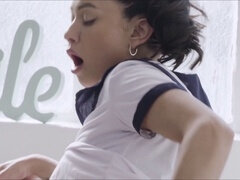 Asiater, Britisk, Brunette, Japaner, Latina, Musefletter, Alene, Tenåring