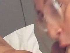 Esposa Brasileira Chupando Amigo