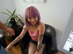 Gorge profonde, En levrette, Faciale, Bâillonner, Piercing, Pov, Rasée, Fessée