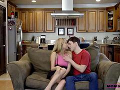 Velké kozy, Kuřba, Stříkání spermatu, Hardcore, Milf žcbp, Nevlastní máma, Švédská rojka, Kozičky