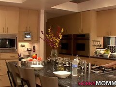 Bionda, Pompino, Cougar, Gola profonda, Lesbica, Mamma che vorrei scoparmi, Mamma, Matrigna