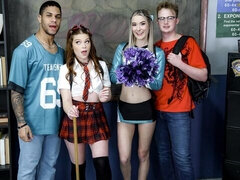 18, Velik kurac, Fafanje, Doggystyle, Dva para, Naravne joške, Najstnice, Joške