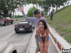 Cul, Sucer une bite, Brunette brune, En levrette, De plein air, Public, Cheveux courts, Maigrichonne