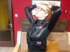 Amateur, Couple, Tir de sperme, Pieds, Lunettes, Branlette thaïlandaise, Latex, Rousse roux