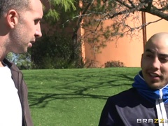 Blondinka, Naravne joške, Resničnost, Najstnice