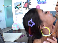 Anal, Anilíngua, Pauzão, Loiroa, Morena, Jato de porra, Sexo grupal a três, Tetas