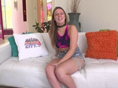 Loiroa, Masturbação, Boquiaberta, Lingerie, Masturbação, Solo chão, Descascar, Tetas