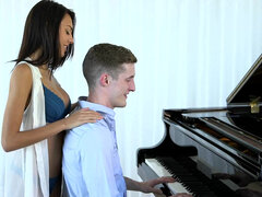 Tekintélyes didik, Gesztenyebarna, Csikló, Csókolózás, Fehérnemű, Filigrán alkatú, Dohányzás, Nedves