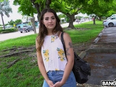 Peter Green and Sofie Reyez: Outdoor Romp with a Tattooed Latina / 22.8.2018