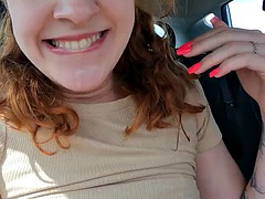 Risky blowjob in the car while driving