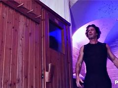 Isot tissit, Blondi, Suihinotto, Selkäsauna, Itsetyydytys, Tissit