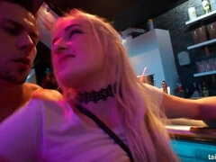 Ξανθιά, Χύσιμο, Κούκλα, Φιλί, Γλείψιμο, Πάρτυ, Μαθήτρια, Ρουφώντας