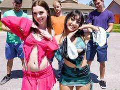 18 ans, Gros cul, Grosse bite, Sucer une bite, En levrette, Seins naturels, Adolescente, Nénés