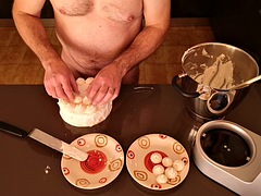 Cicci77 after collecting 50 grams of cum, prepares a sperm meringue cake!