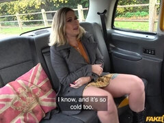 Velika rit, Fafanje, Avto, Dekle drka tiča, Lizanje, Milf, Zunaj, Tetovaže