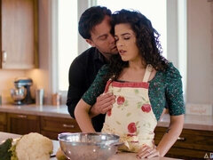 Stor stjärt, Stor kuk, Brunett, Doggystyle, Latina, Naturliga tuttar, Tonåring, Tuttar