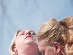 Británico, Granja, Hembra, Lesbiana, Masturbación, Maduro, Tetas naturales, Al aire libre