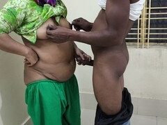 Desi stepmom with a romantic touch in Indian aunty style
