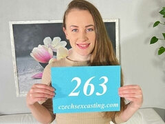 Gros cul, Grosse bite, Sucer une bite, En levrette, Seins naturels, Adolescente, Nénés