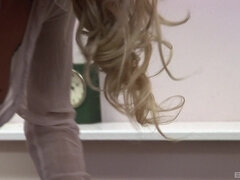 Anális szex, Szőke, Ondó fröcskölés, Arcra élvezés, Kőkemény, Hd, Fehérnemű, Iroda