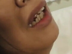 18 ans, Asiatique, Gros seins, Sucer une bite, Éjaculation interne, Adolescente