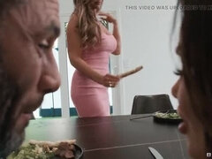 Grosse bite, Gros seins, Sucer une bite, Tir de sperme, Branlette thaïlandaise, Hd, Plan cul à trois