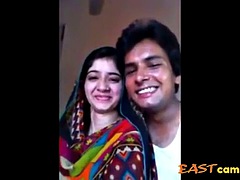 Stora tuttar, Söt, Flickvän, Kysser