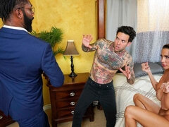 Arsch, Grosser arsch, Blondine, Geschnappt, Hundestellung, Handjob, Küssen, Milf