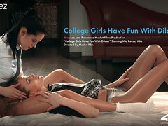 Co educazione, Università, Hd, Lesbica, Mamma che vorrei scoparmi, Orgasmo, Calze, Dildo indossabile