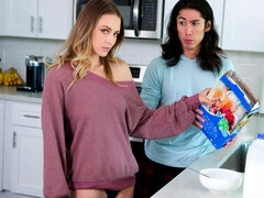 Gros cul, Grosse bite, Blonde, Sucer une bite, En levrette, Cuisine, Adolescente, Nénés