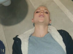 Veľké péro, Blondína, Kuřba, Péro, Prirodzené prsia, Na verejnosti, Pička