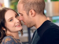 아마추어, 큰 엉덩이, 흑갈색 머리, 자연의 가슴, 면도된, 짧은 머리, 문신, 청소년