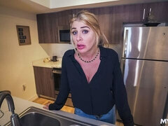 Grote lul, Grote mammen, Pijpbeurt, Hondjeshouding, Flexibiel, Moeder die ik wil neuken, Gezichtspunt, Tatoeage