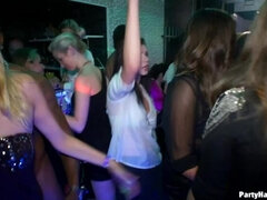 素人, デカパイ, フェラチオ, 着衣女と全裸男, ダンス, ハードコア, 公共, ストッキング