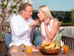 Røv, Pik sutte, Hundestilling, Kjole, Håndjob, Kysse, Mor jeg gerne vil kneppe, Bryster