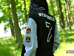 Brunette brune, Lunettes, Fumer