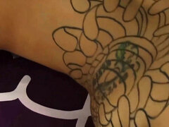 Amerikanisch, Grosser arsch, Blasen, Braunhaarige, Aufs gesicht abspritzen, Tätowierung, Vintage