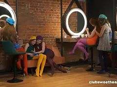 Give finger, Hd, Lesbisk, Onani, Nøgen, Orgie, Solo, Teenager