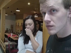 18 let, Kuřba, Brunetka, Pár, Cuckold, Výprask, Na veřejnosti, Pička