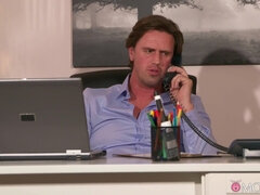 Mère que j'aimerais baiser, Bureau