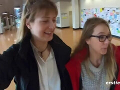 Grosse titten, Blondine, Kitzler, Fingern, Brille, Behaart, Lesbisch, Nippel