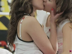 Kukk suging, Brunette, Fingring, Gruppe, Runke, Onani, Tenåring, Trekant