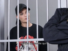 Sucer une bite, Brunette brune, Tchèque, Européenne, Hd, Prisonnier, Police, Adolescente