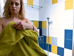 Stor pik, Blondine, Pik sutte, Hårdt, Mor jeg gerne vil kneppe, Russisk, Barberet, Sutte