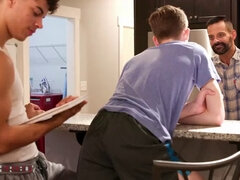 Hálószoba, Cumizás, Elkapott, Meleg, Latin lány, Pornósztárok, Tini, Hármas